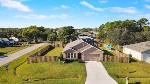 1898 Gifford St, Fort Pierce, FL 34952-6643