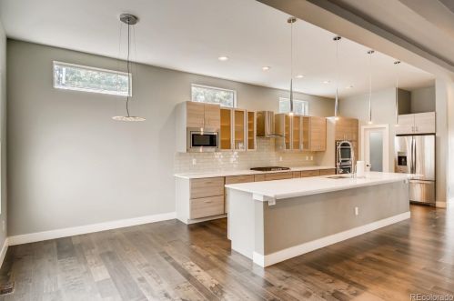 2111 Franklin St, Denver CO 80205-3905 exterior