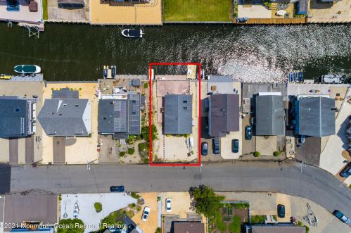 258 Teakwood Dr, Berkeley Township NJ  08721-3122 exterior