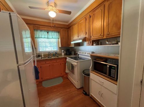 140 Oakland Dr, Kingstree SC  29556-1810 exterior