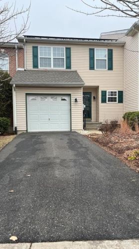 6885 Hunt Dr, Macungie, PA 18062-9217