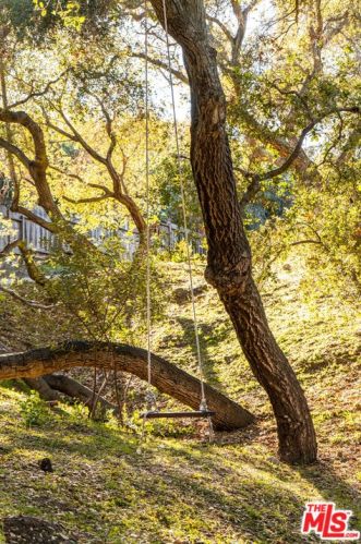 807 Robinson Rd, Topanga CA  90290-3629 exterior