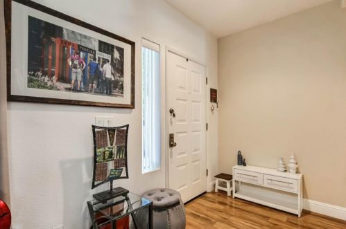 402 Galleria Dr, San Jose, CA 95134-2408
