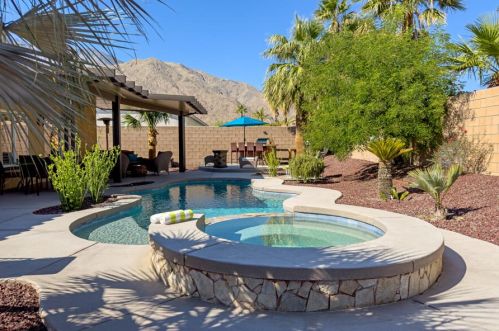 828 Mira Grande, Palm Springs CA  92262-1209 exterior