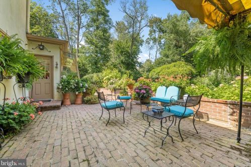71 Tunbridge Rd, Haverford PA  19041-1038 exterior