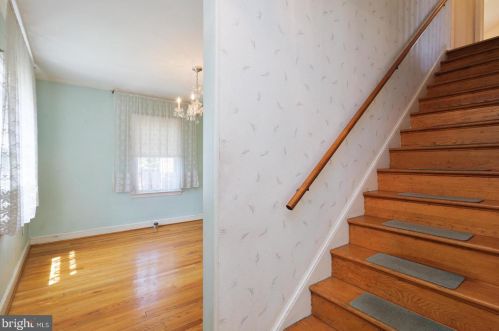 3301 Chestnut St, Washington DC 20015-1413 exterior