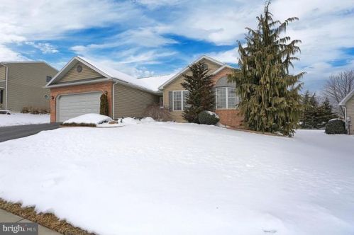 37 Blue Spruce Dr, West Enola, PA 17025-2080