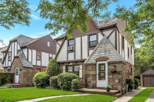 250-04 87th Dr, Jamaica, NY 11426-3010