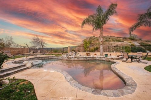 29799 Mammoth Ln, Santa Clarita, CA 91387-6230