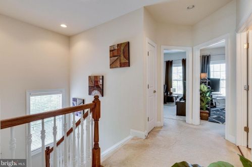 6857 Hartzell Hill Ln, Haymarket VA  20169-4944 exterior