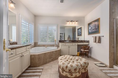 18345 Mid Ocean Pl, Leesburg VA 20176-7451 exterior