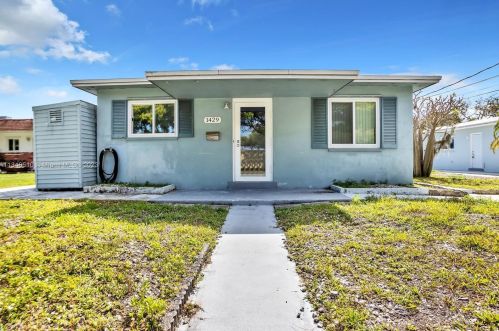 1429 10th St, Dania Beach, FL 33004-2342