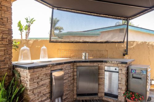 2562 Grandview St, San Diego CA 92110-1031 exterior