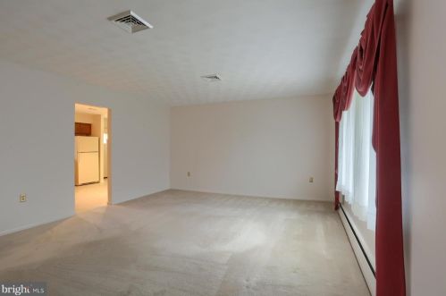 11 Oakwood Cir, Camp Hill, PA 17011-4135