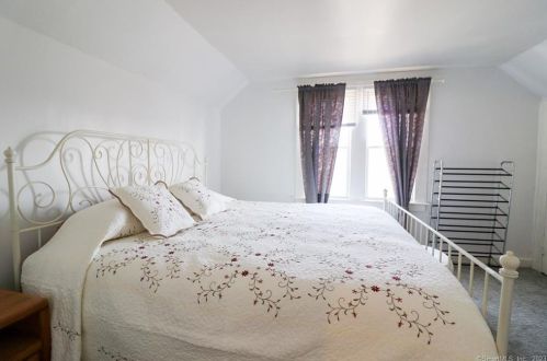 10 Smith St, New Britain CT 06053-3621 exterior