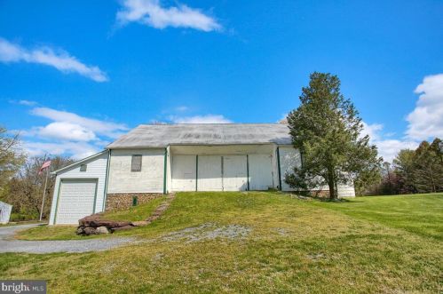 6411 Devonshire Hts Rd, Harrisburg PA 17111-4818 exterior