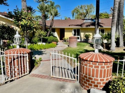 23519 Daisetta Dr, Santa Clarita, CA 91321-3720