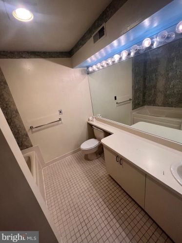 5213 Le Parc Dr, Wilmington DE  19809-2767 exterior