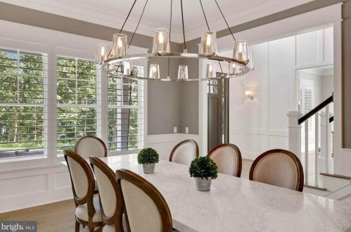 1044 Manning St, Great Falls VA  22066-1922 exterior