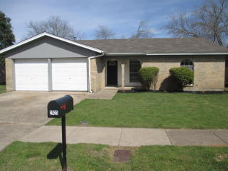 2821 Lana Cir, Fort Worth TX  76140-2422 exterior