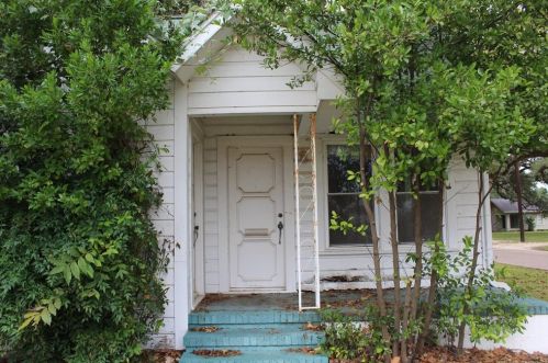 121 Resident St, Dinsmore, TX 77488-5027
