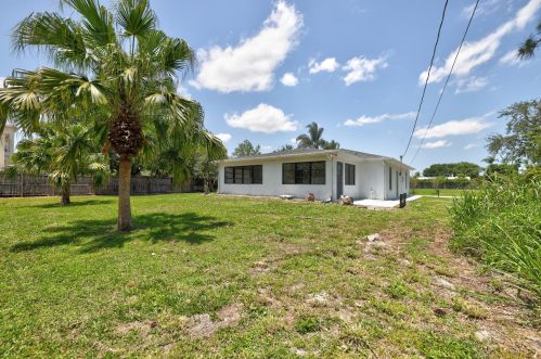 510 Billiar Ave, Fort Pierce FL  34983-8729 exterior