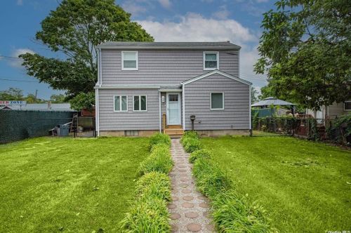 431 President Pl, Babylon, NY 11704-6427