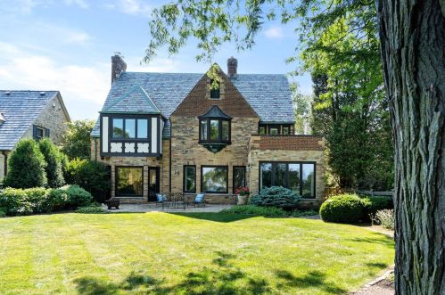 4108 Lk Dr, Milwaukee WI 53211-1719 exterior