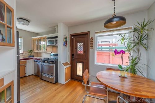 3381 Mtn Vw Dr, San Diego CA 92116-1950 exterior