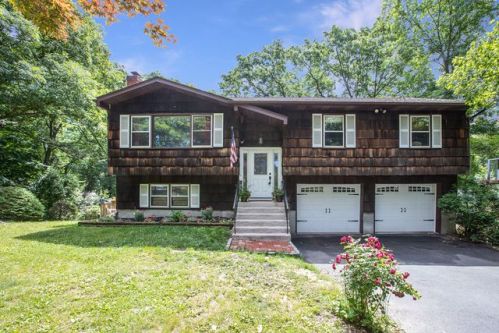30 Albion Oval, Mahopac, NY 10541-3600