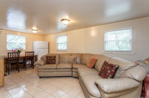 42 Lincoln Pl, White Plains NY  10603-2152 exterior