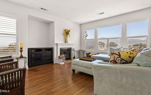 871 Coronado Cir, Santa Paula CA  93060-1666 exterior