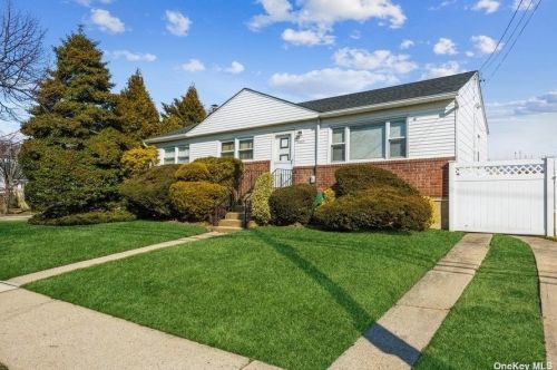3327 Park Ave, Rockville Centre, NY 11572-4348