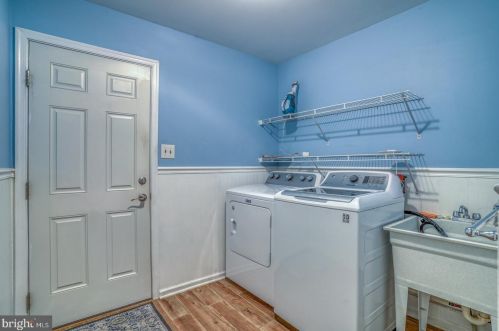 42 Saratoga Dr, New Castle DE  19720-4232 exterior