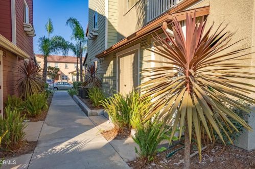 628 Green River St, Oxnard CA  93036-5318 exterior