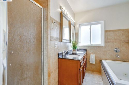 5109 Fairfax Ave, Oakland CA 94601-5410 exterior