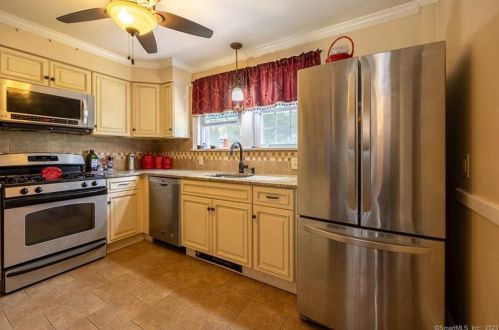 106 Country Club Rd, Waterbury CT  06762-3113 exterior