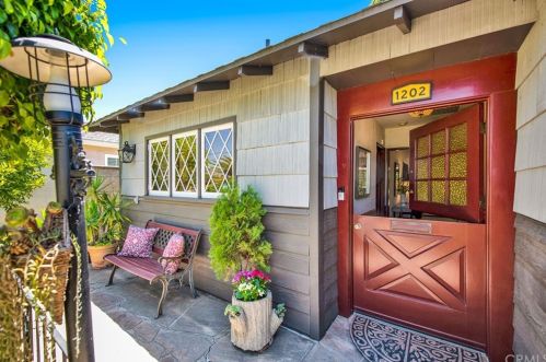 1202 Roosevelt Rd, Long Beach, CA 90807-3718