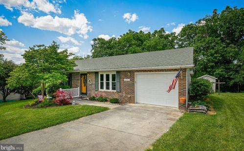 455 Fairchild Dr, Strasburg, VA 22657-2549