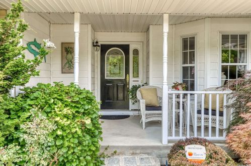 52 Paige Ln, Moriches, NY 11955-1820