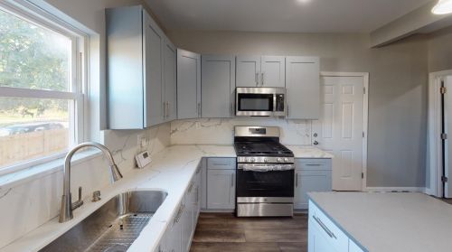 252 Douglas St, Hammond, IN 46320-3915