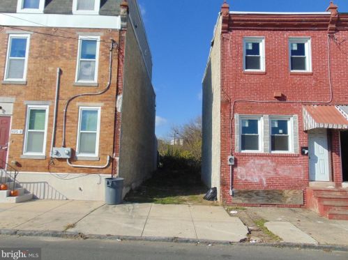 821 Newton Ave, Camden, NJ 08103-2324