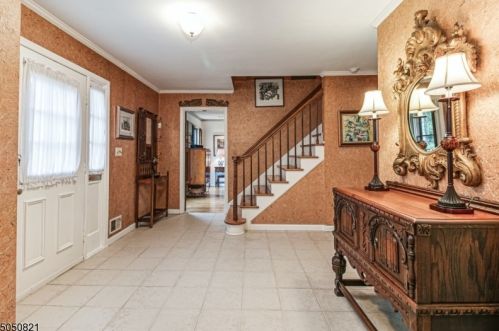 1039 Lawrence Ave, Westfield, NJ 07090-3740
