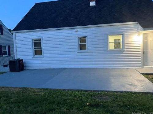 55 Up St, Bridgeport, CT 06606-3734