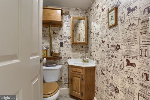 6411 Devonshire Hts Rd, Harrisburg PA 17111-4818 exterior