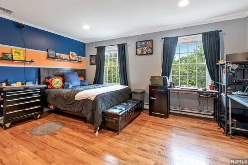 220 Allendale Ave, Allendale NJ  07401-1725 exterior