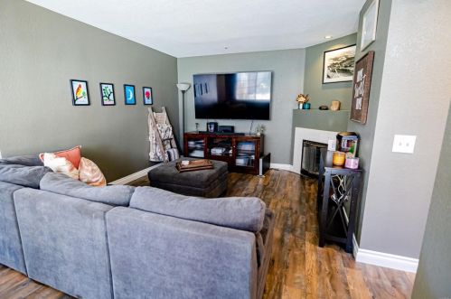1785 Promenade Pl, Vista CA  92083-6167 exterior