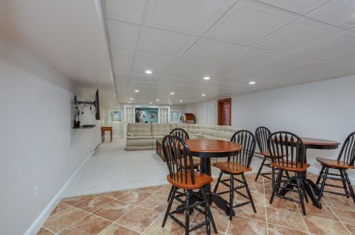 135 Hooker Farm Rd, Salem NH  03079-1815 exterior