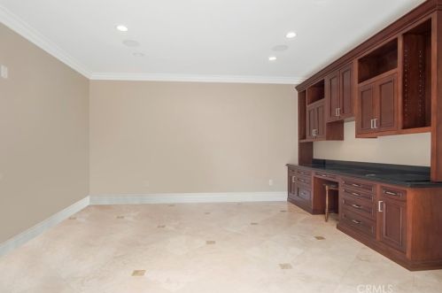 6635 Matilija Ave, Van Nuys CA 91402-5430 exterior