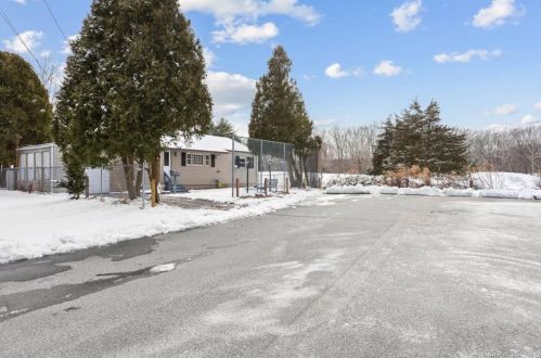 4 Fairway Ln, Norwich CT  06360-7006 exterior